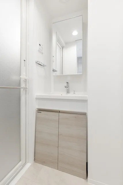 JPnoie Monzennakacho - Interior - ["Mirror", "Tap", "Sink"]