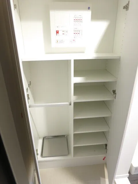 A-Standard Shibaura - Interior - ["Cabinetry", "Shelf", "Shelving"]