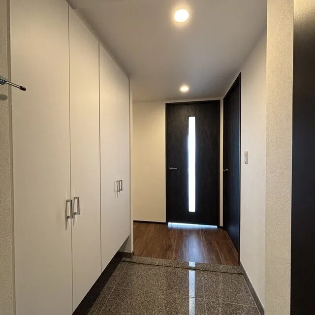 White Tower Hamamatsucho - Interior - ["Flooring", "Wall", "Floor"]