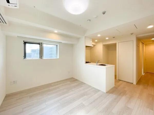 Brillia Ist Asakusa - Interior - ["Flooring", "Floor", "Ceiling"]