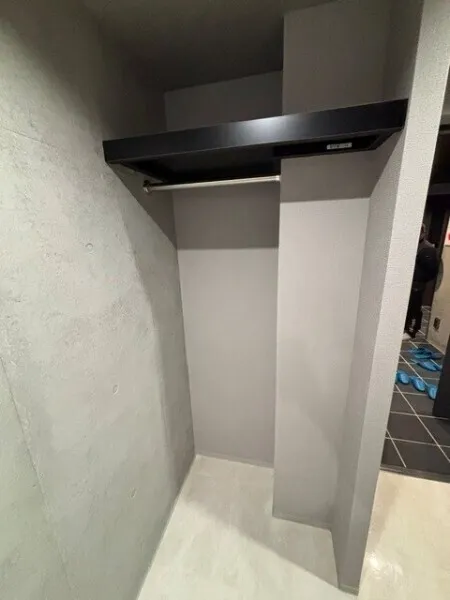 EXAM AKASAKA - Interior - ["Grey", "Silver", "Shelving"]