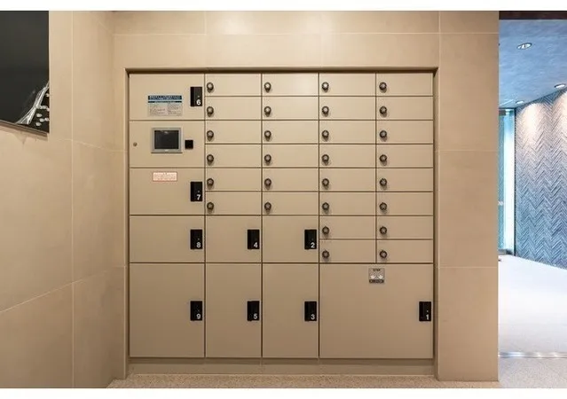 Due Asakusa - Exterior - ["Door", "Fixture", "Rectangle"]