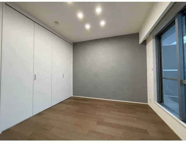 LOOP-M - Interior - ["Window", "Fixture", "Wood"]
