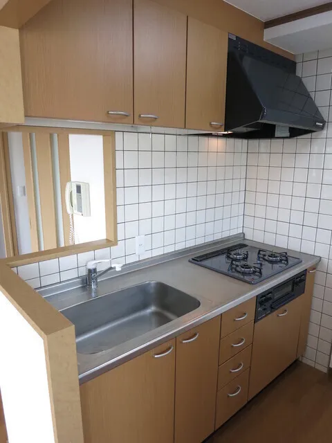 El Grampia - Interior - ["Kitchen", "Kitchen Sink", "Plumbing fixture"]