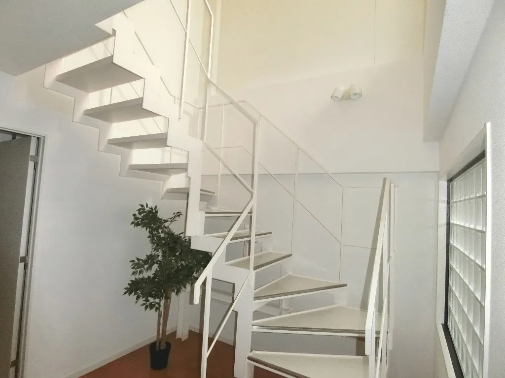 Residence Mishuku - Interior - ["Plant", "Wood", "Fixture"]