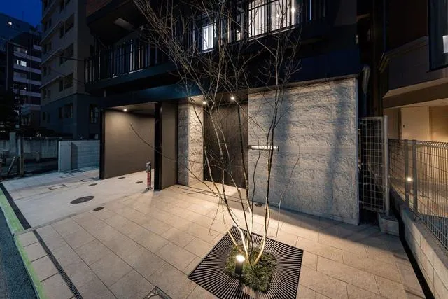 La Perla Takanawa - Exterior - ["Building", "Road surface", "Flooring"]