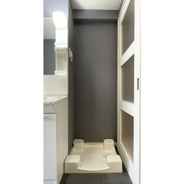W723 - Interior - ["Furniture", "Shelving", "Rectangle"]