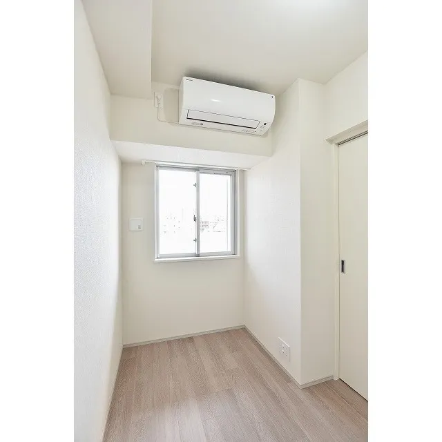 Comforia Morishita Riverside - Interior - ["Building", "Window", "Fixture"]