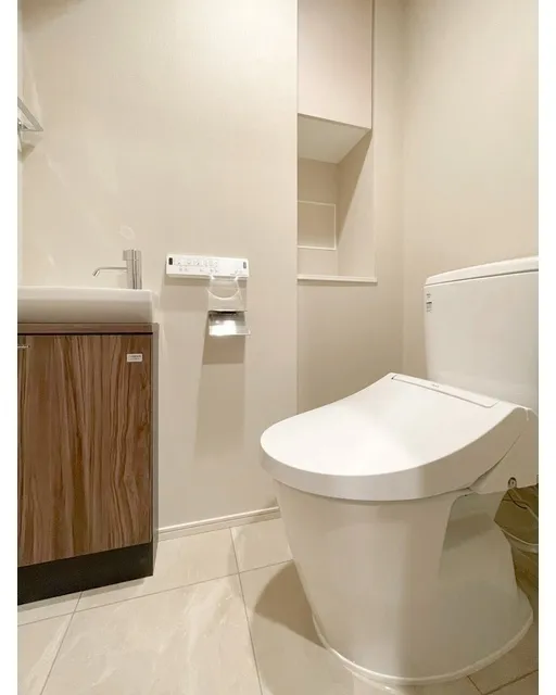 Lefon Progre Hongo 3-Chome - Interior - ["Plumbing fixture", "Toilet seat", "Flooring"]
