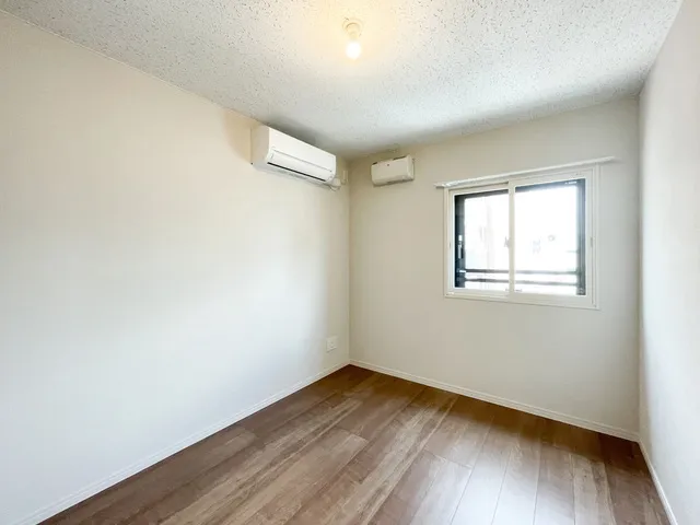 Preasvelta Minowa - Interior - ["Flooring", "Wood", "Floor"]