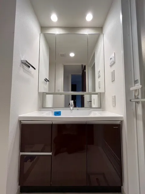 Residia Tower Kamiikebukuro (Tower Building) - Interior - ["Bathroom cabinet", "Interior design", "Bathroom Sink"]