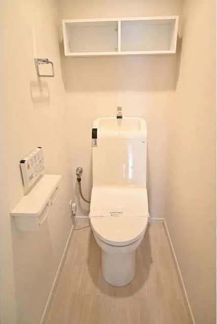 Shibuya Property Tower - Interior - ["Toilet seat", "Toilet", "Bathroom"]