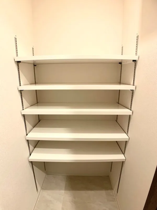 Orchid Residence Morishita - Interior - ["Shelving", "Shelf", "Plywood"]