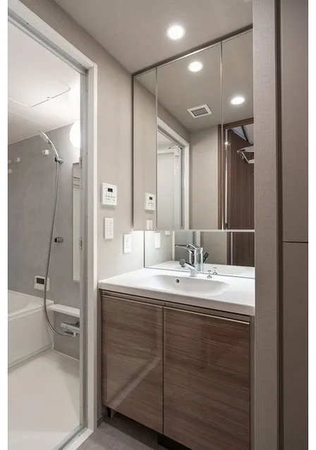 Comforia Higashiueno - Interior - ["Plumbing fixture", "Flooring", "Interior design"]