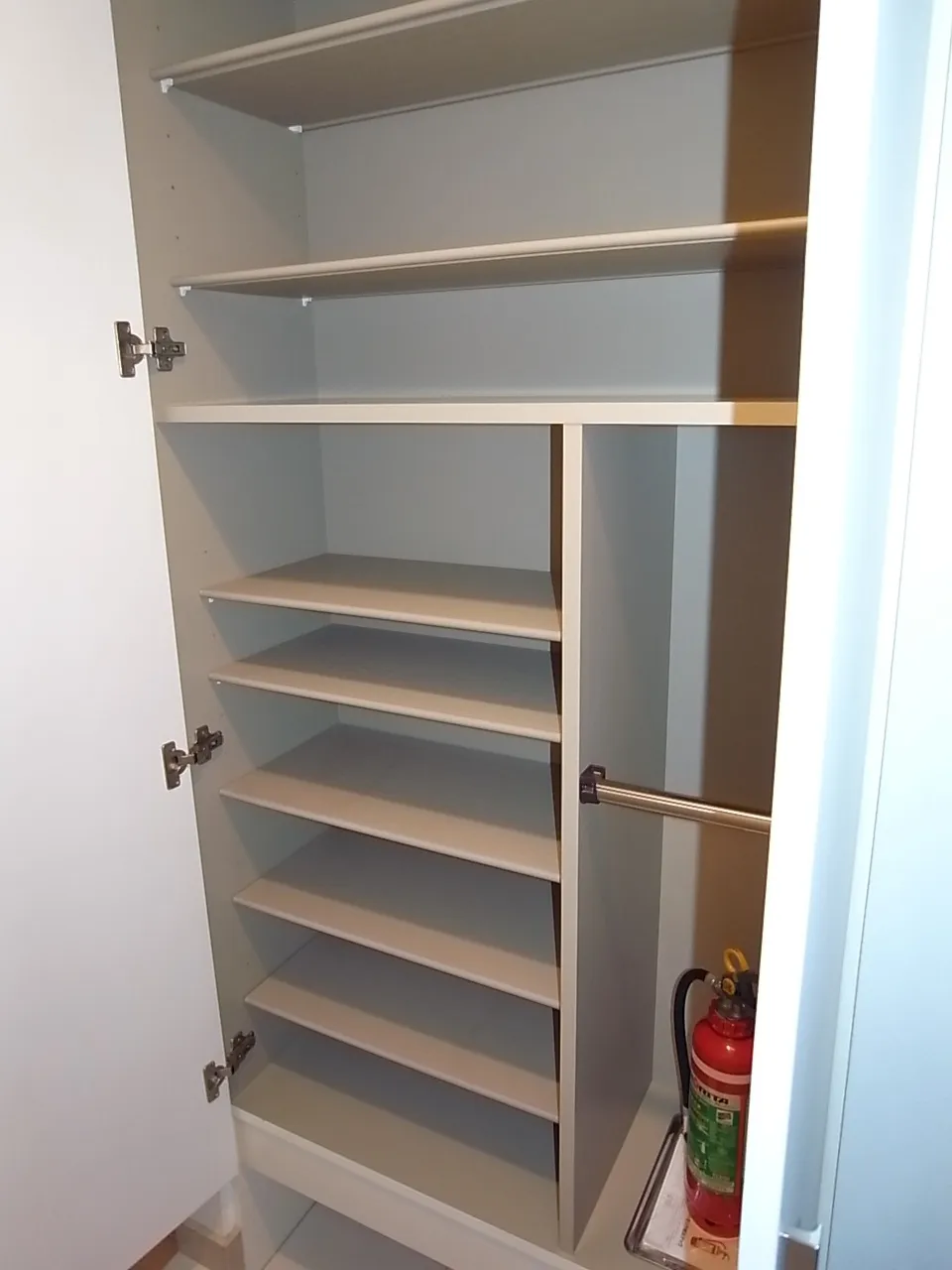 Doue Ginza East I - Interior - ["Shelving", "Shelf", "Closet"]