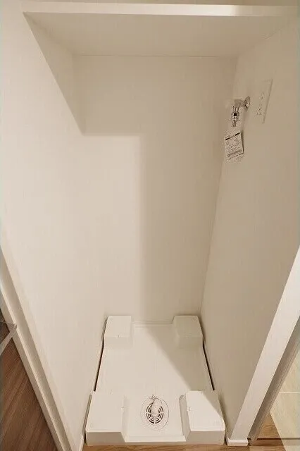 SUNIVAS Iidabashi - Interior - ["Shelving", "Rectangle", "Wood"]