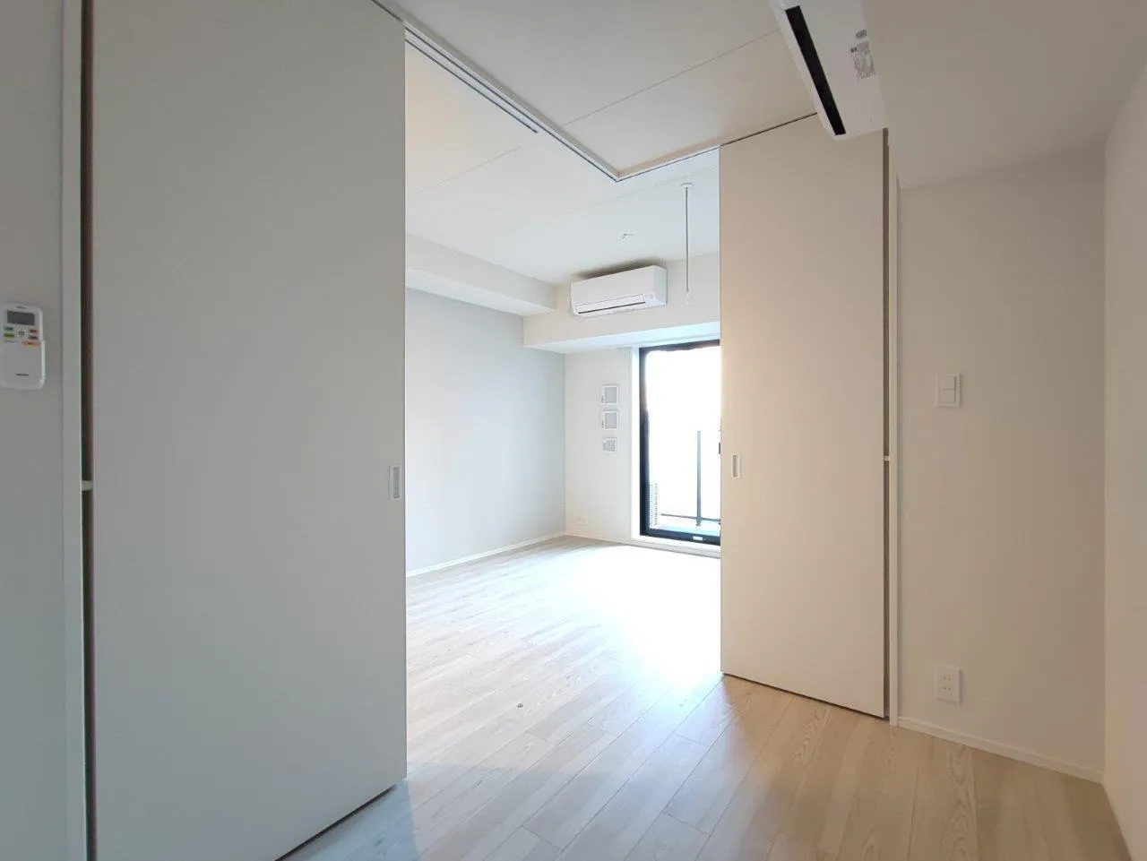 Cross Residence Takadanobaba - Interior - ["Fixture", "Hall", "Building"]