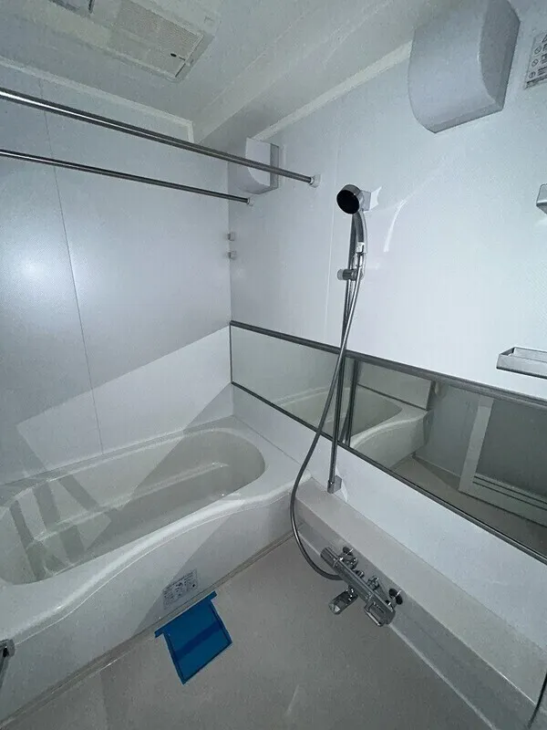 La Douceur Asakusabashi - Interior - ["Plumbing fixture", "Bathtub", "Flooring"]
