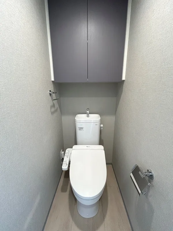 Primal Minamisuna - Interior - ["Toilet seat", "Toilet", "Plumbing fixture"]