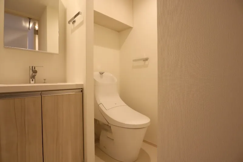 Atrio Flats Nakano - Interior - ["Mirror", "Bathroom cabinet", "Cabinetry"]