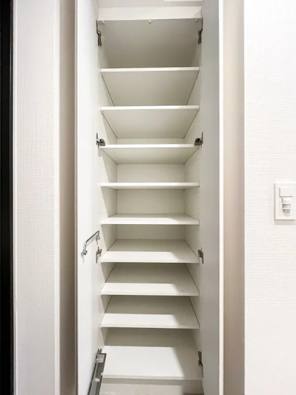 Prince Due Kamiya - Interior - ["Wood", "Shelving", "Shelf"]