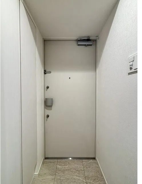 Comforia Liv Osaki - Interior - ["Flooring", "Floor", "Door"]