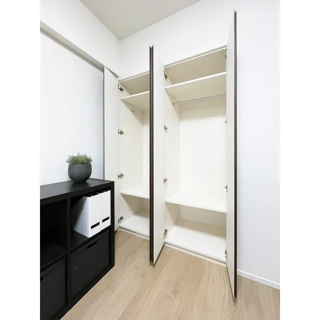 Latiera Ryogoku - Interior - ["Property", "Furniture", "Cabinetry"]