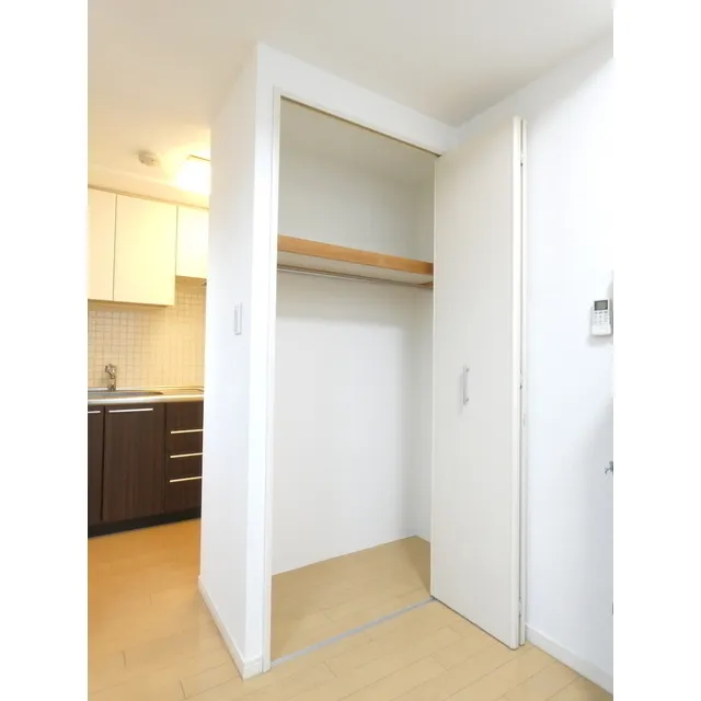 TK Flats Shibuya - Interior - ["Fixture", "Wood", "Interior design"]