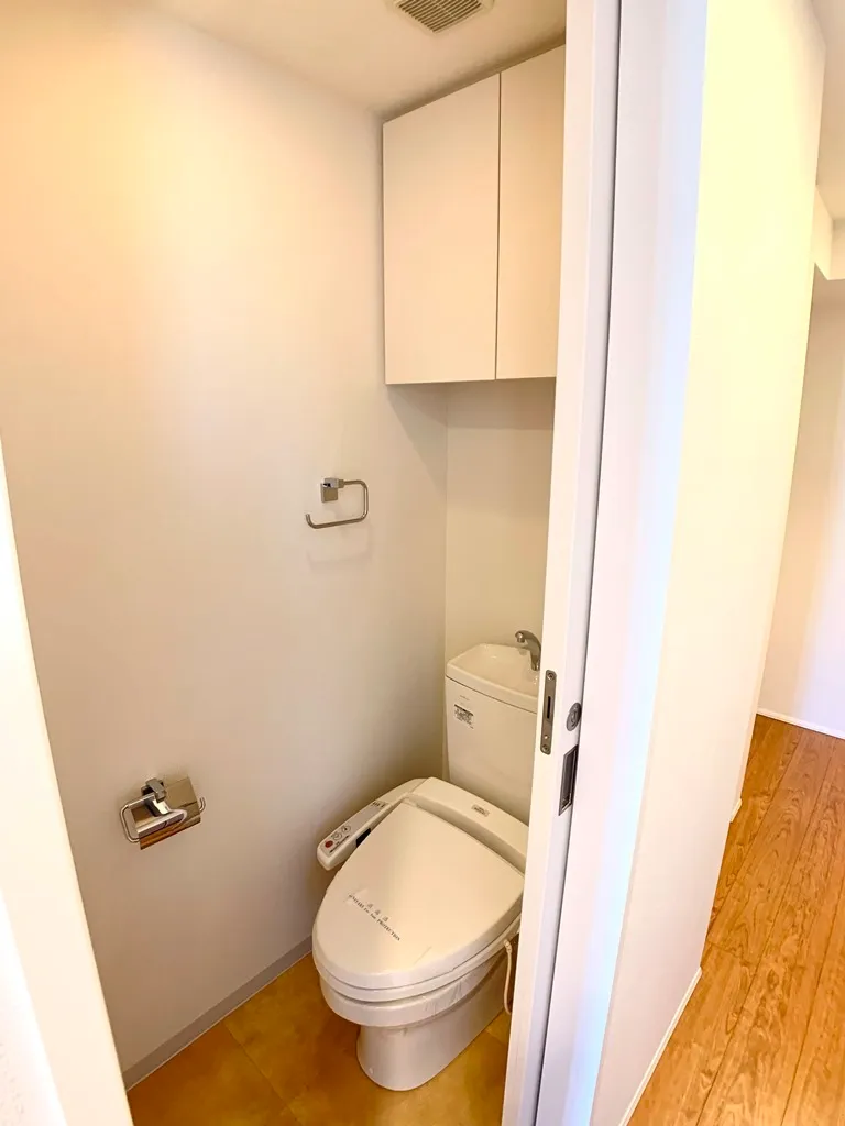 La Douceur Sugamo - Interior - ["Building", "Toilet seat", "Bathroom"]
