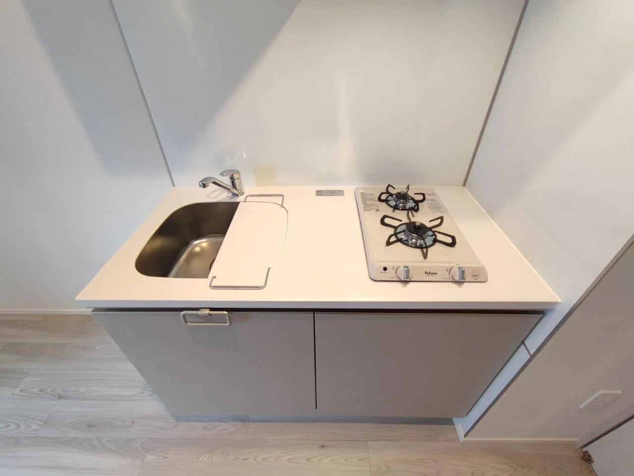 Cross Residence Takadanobaba - Interior - ["Kitchen Sink", "Plumbing fixture", "Floor"]