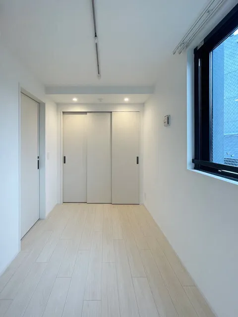 ASTILE Harajuku - Interior - ["Window", "Fixture", "Wood"]