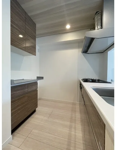 Comforia Liv Bunkyo Gokokuji - Interior - ["Flooring", "Wood", "Kitchen"]