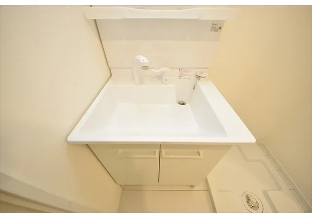 Le Coeur Shibuya Honmachi - Interior - ["Bathroom Sink", "Plumbing fixture", "Flooring"]