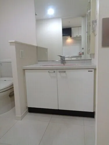 Cross Residence Shirokane Takanawa - Interior - ["Plumbing fixture", "Flooring", "Floor"]