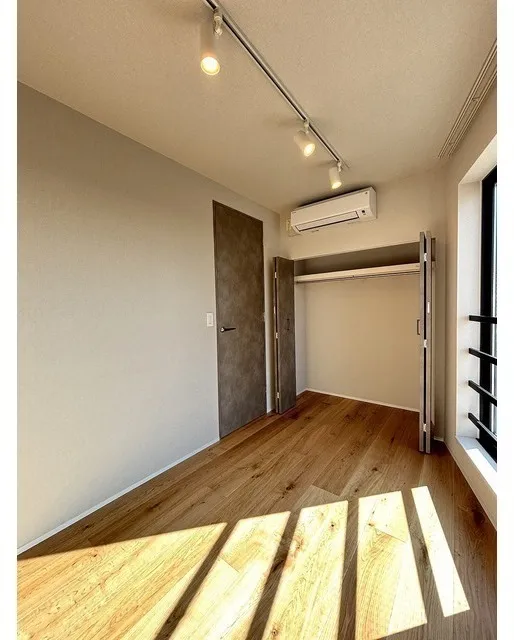 Stilio Sakurashinmachi - Interior - ["Ceiling", "Flooring", "Floor"]
