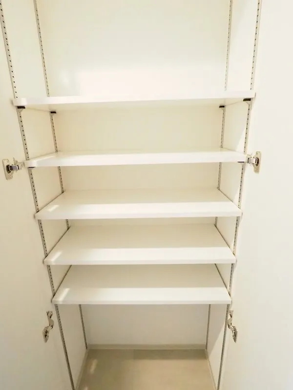 Due Iriya I - Interior - ["Shelving", "Shelf", "Plywood"]