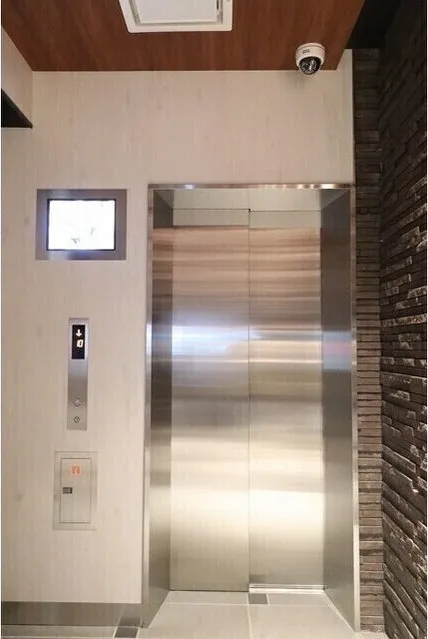 ORME COURT NIPPORI EAST - Other - ["Elevator", "Glass", "Silver"]