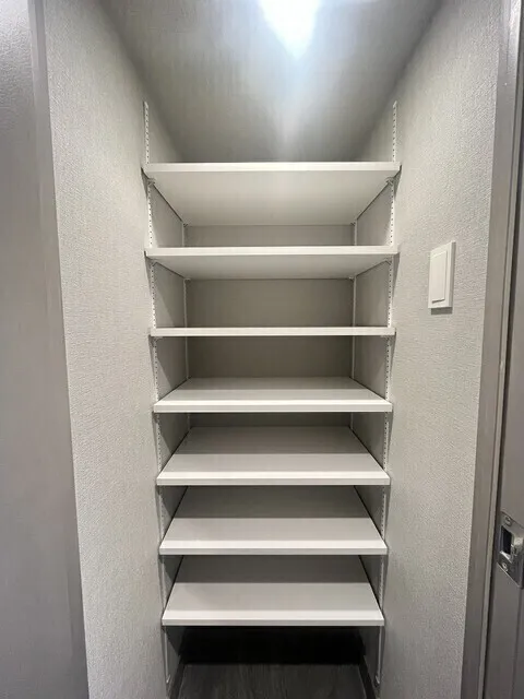 Comforia Liv Hatchobori - Interior - ["Shelving", "Shelf", "Grey"]