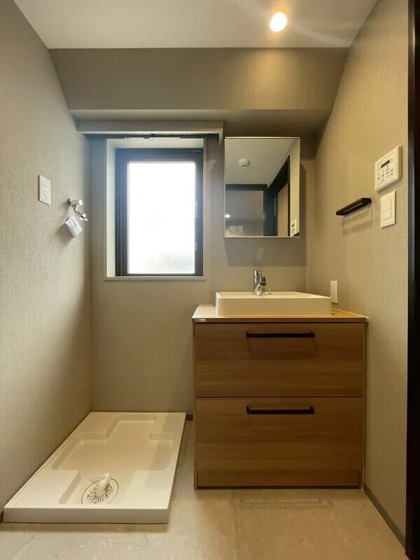 LUMIEC un Sasazuka - Interior - ["Plumbing fixture", "Bathroom Sink", "Flooring"]