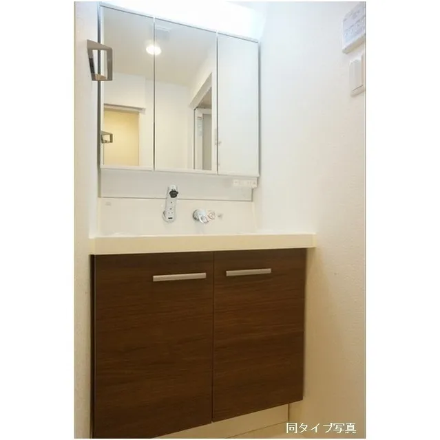 Comforia Ueno Iriya - Interior - ["Wood", "Drawer", "Room"]
