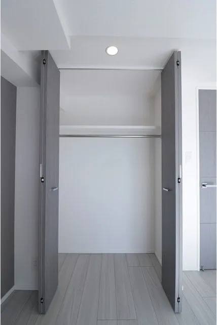 Demes Higashi Shinjuku - Interior - ["Building", "Fixture", "Handle"]