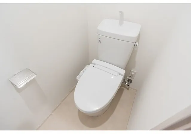 Comforia Takenotsuka East - Interior - ["Toilet seat", "Toilet", "Plumbing fixture"]