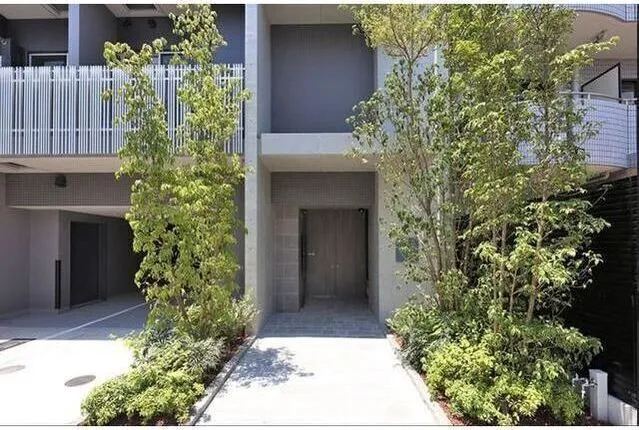Bella Sweeta Togoshi - Exterior - ["Concrete", "Brutalist architecture"]