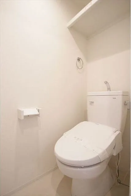 White Tooth Terrace - Interior - ["Toilet seat", "Building", "Bathroom"]