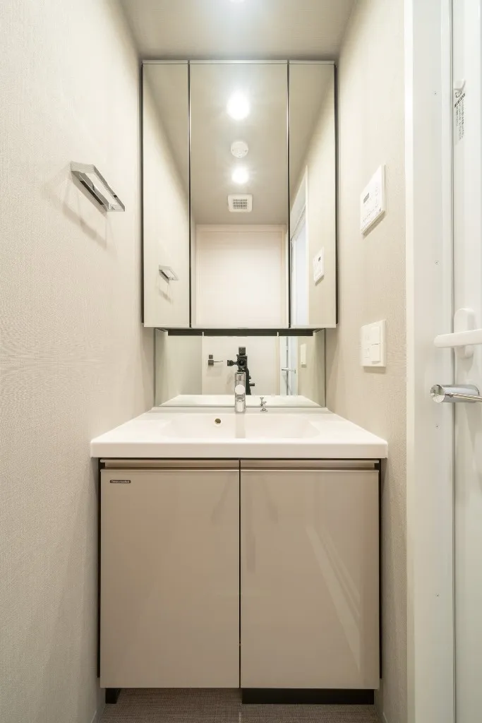 Wilterrace Morishita 4-Chome - Interior - ["Flooring", "Bathroom Sink", "Plumbing fixture"]