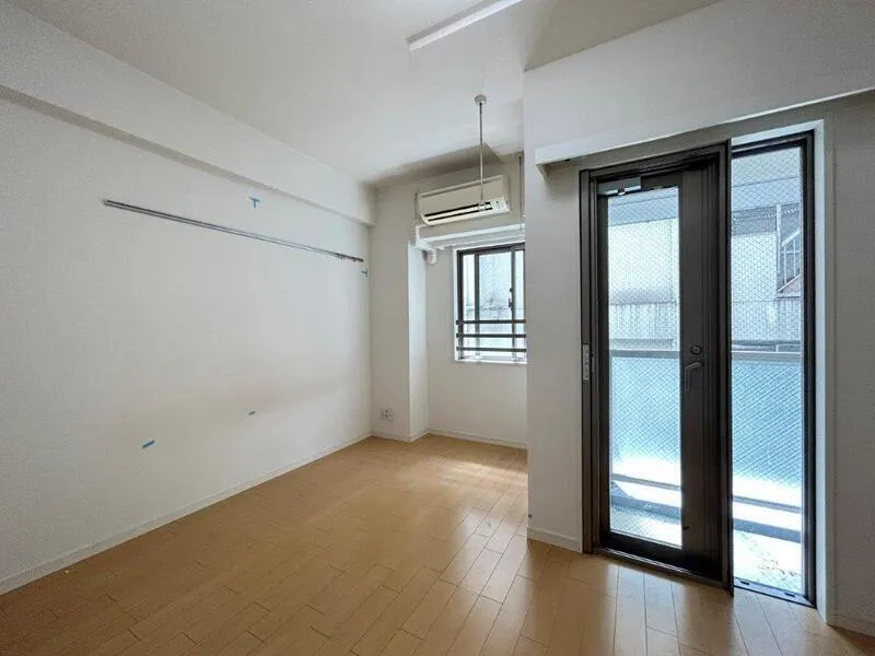 KDX Residence Higashi Shinjuku - Interior - ["Flooring", "Floor", "Ceiling"]