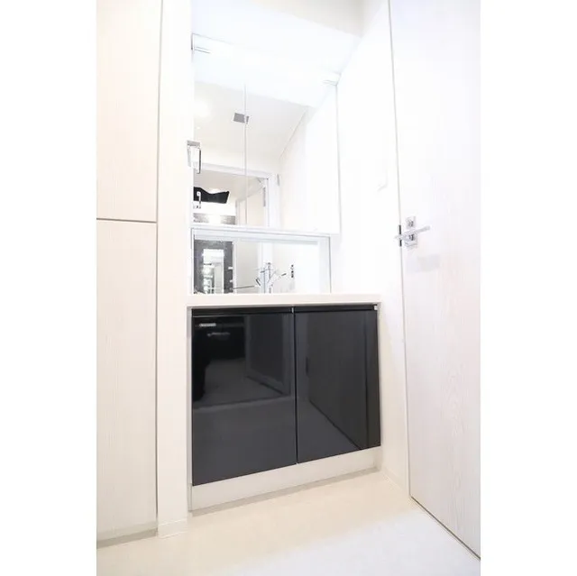Gran Casa Minamisenju - Interior - ["Cabinetry", "Fixture", "Building"]