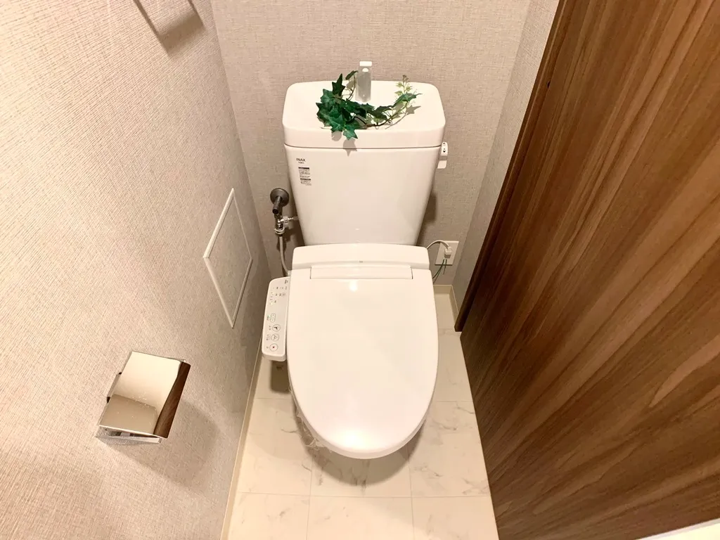 Wilterrace Morishita 3-Chome - Interior - ["Plumbing fixture", "Toilet seat", "Toilet"]