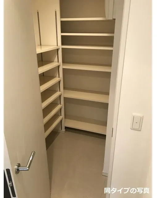 Conforia Higashi-Ikebukuro  - Interior - ["Wood", "Shelving", "Flooring"]