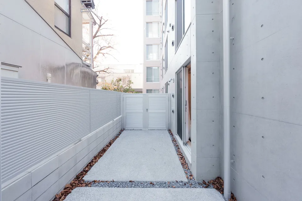 Hmlet Gakugei Daigaku - Interior - ["Apartment", "Concrete", "Daylighting"]